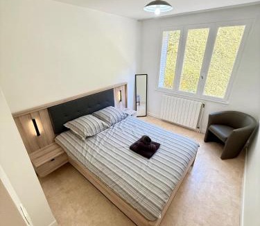 Jacob-Bellecombette Apartment | Le Jacobin - 3 Chambres, Balcon & Parking