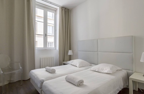 La Croix Rousse Apartment | Le jacquard lyon center