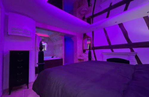 Quartier Vieux Marche-Cathedrale Apartment | Le Jacuzzi