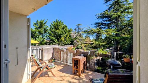 Saint-Saturnin-les-Avignon Apartment | Le jardin Provençal