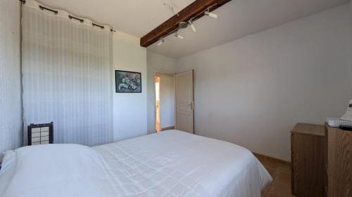 Saint-Saturnin-les-Avignon Apartment | Le jardin Provençal