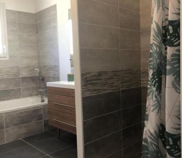 Saint-Laurent-de-Carnols House | Le jardin de reine