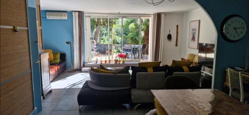 Montbazin Bed & Breakfast | Le jardin bernard PERRIER
