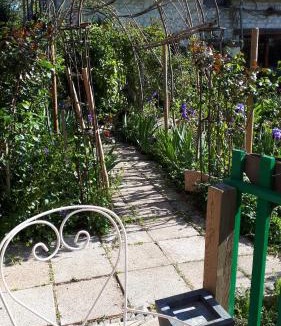 Saint-Pierre-d'Autils House | Le Jardin des Merveilles