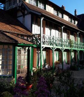 Saint-Pierre-d'Autils House | Le Jardin des Merveilles