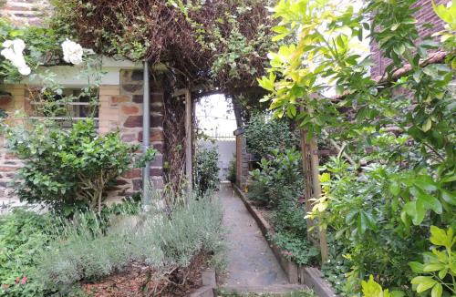 Colombier - Champ de Mars Bed & Breakfast | Le jardin de l'Esplanade Rennes Centre et gare