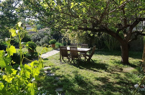 Carcassonne House | Le Jardin de Pierrette. with garage and city view very close to the city center.