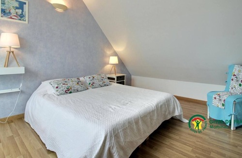 Plougoumelen House | Le Jardin des Agapanthes