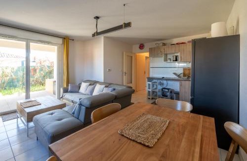 Castanet-Tolosan Apartment | Le Jardin des Chimères