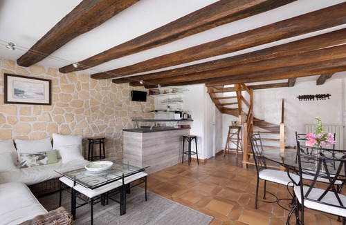 Saint-Michel-sur-Loire Bed & Breakfast | Le Jardin des Oiseaux Guest Room with Shared Pool, Terrace, and Wi-Fi