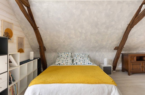 Saint-Michel-sur-Loire Bed & Breakfast | Le Jardin des Oiseaux Guest Room with Shared Pool, Terrace, and Wi-Fi