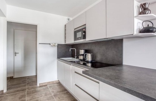 Bormes-Les-Mimosas Apartment | Le Jardin du Loderi by Interhome