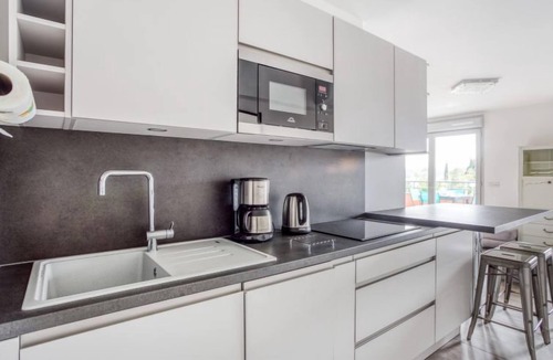 Bormes-Les-Mimosas Apartment | Le Jardin du Loderi by Interhome