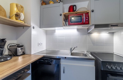 Bormes-Les-Mimosas Apartment | Le Jardin du Loderi by Interhome