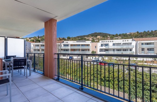 Bormes-Les-Mimosas Apartment | Le Jardin du Loderi by Interhome