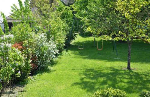 Balnot-sur-Laignes House | Le jardin sainte anne