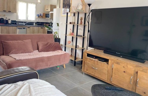 Iteuil House | Le Jardin: with swimming pool 10 min from Poitiers