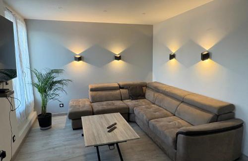 Saint-Christophe de la Foret Apartment | Le Jenner - Magnifique appartement - 1 Ch - Balcon