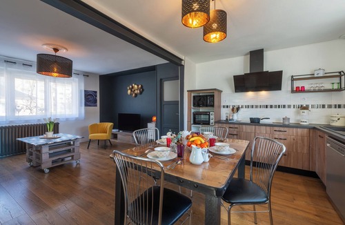 Laval House | Le Jovia - Cour extérieure - Wifi