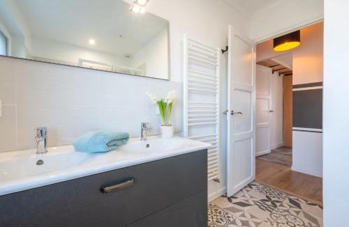 Laval House | Le Jovia - Cour extérieure - Wifi