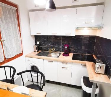 Notre-Dame Apartment | Le Jungle Chic de Pontoise