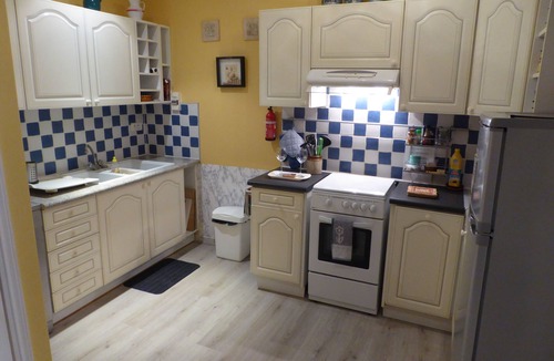 Rognonas Apartment | Le Kiwi - Studio Apartment with Air Conditioning