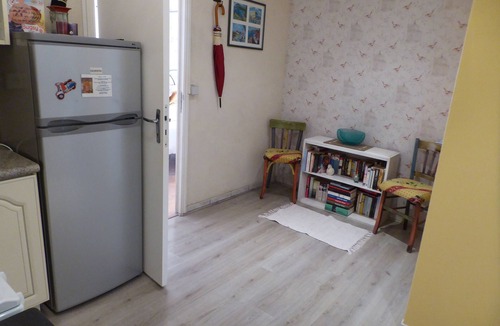 Rognonas Apartment | Le Kiwi - Studio Apartment with Air Conditioning