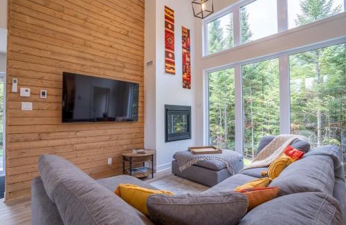 Lac-Swell House | Le Kouzy - Spa, Foosball, Pool table, Game Room