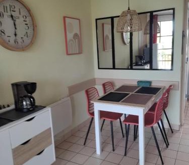 Bourgenay Apartment | Le lac Bourgenay avec piscine du 1 mai au 15 sept