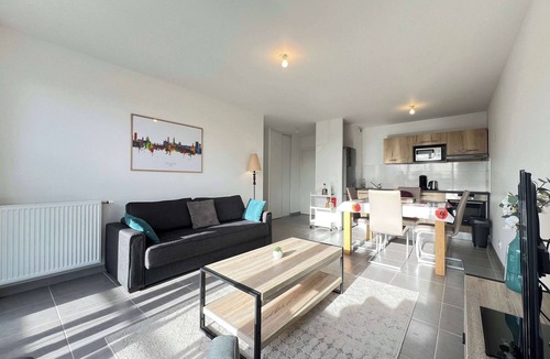 Frouzins Apartment | Le Lamartine - 4p - Bords de Lac - Parking