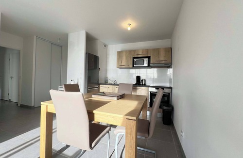 Frouzins Apartment | Le Lamartine - 4p - Bords de Lac - Parking