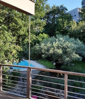 Villeneuve-les-Avignon Bed & Breakfast | Le Larjalas - villa piscine & grands espaces