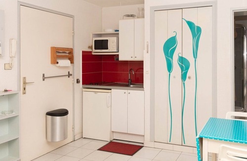 Le Lavandou Apartment | Le Lavandou, Nice studio apartmentto rent for 2 people, garden view, direct access to the sea