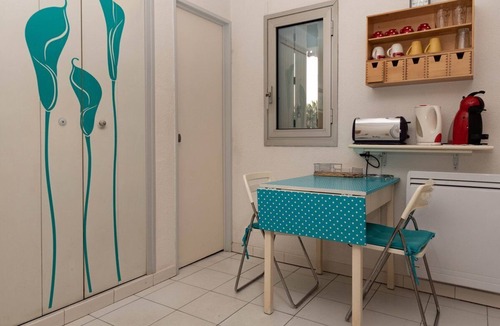 Le Lavandou Apartment | Le Lavandou, Nice studio apartmentto rent for 2 people, garden view, direct access to the sea