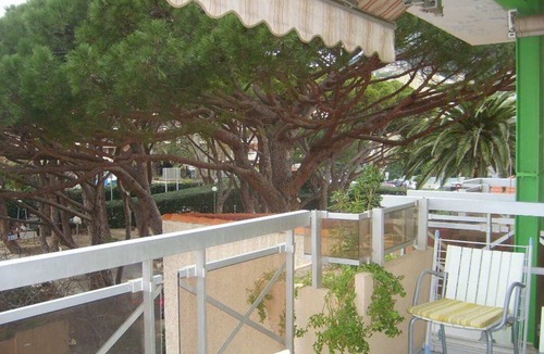 Le Lavandou Apartment | Le Lavandou, Nice studio apartmentto rent for 2 people, garden view, direct access to the sea