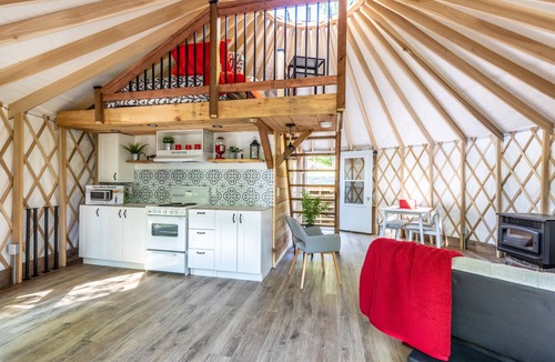 Notre-Dame-du-Laus Ski Chalet | Le Lièvre Luxury Yurt