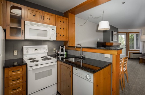 Mont-Tremblant Pedestrian Village Hotel | Le Lodge de la Montagne - Les Suites Tremblant