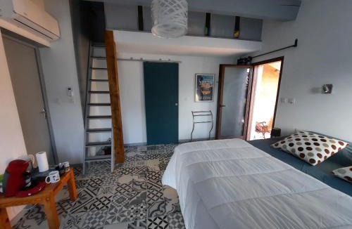 Brousses-et-Villaret House | Le lodge des chênes