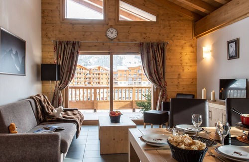 Les Boisses Apartment | Le Lodge des Neiges 5* by Interhome