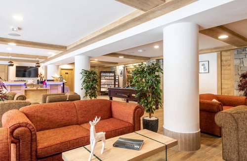 Les Boisses Apartment | Le Lodge des Neiges 5* by Interhome