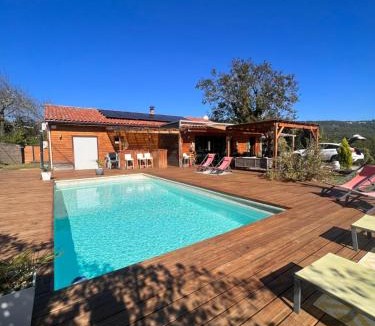 Lavelanet Ski Chalet | Le Lodge du bain chaud