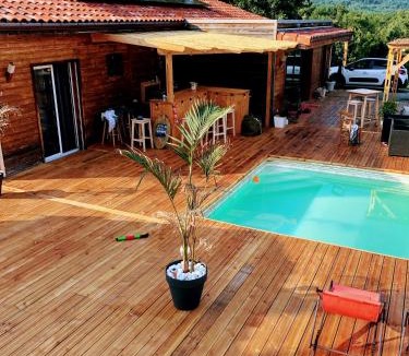 Lavelanet Ski Chalet | Le Lodge du bain chaud