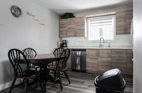 Cochrane House | Le Lodge - Spacious Home