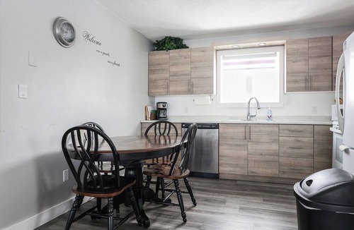 Cochrane House | Le Lodge - Spacious Home