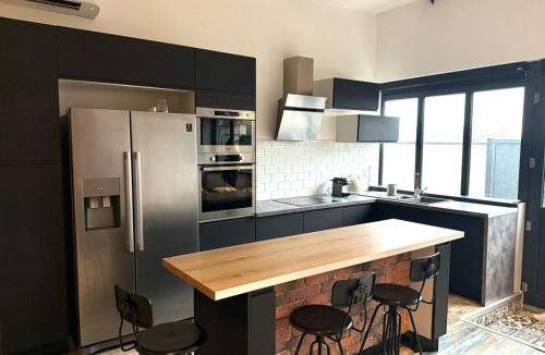 Eveux Apartment | Le Loft d 'Éveux - 2 places de parking