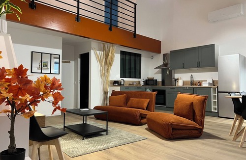 Capestang Apartment | Le Loft du Canal du midi: 120m2 Design Garage 60m2 and private VAE bike room