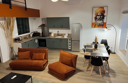 Capestang Apartment | Le Loft du Canal du midi: 120m2 Design Garage 60m2 and private VAE bike room