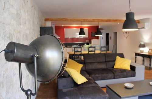 Nerac Apartment | Le loft Henri Iv - Magnificent apartment facing the Château Henri IV