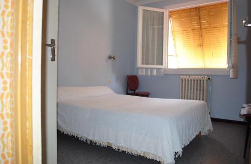 Charmes-sur-Rhone Hotel | Le Logis Charmant