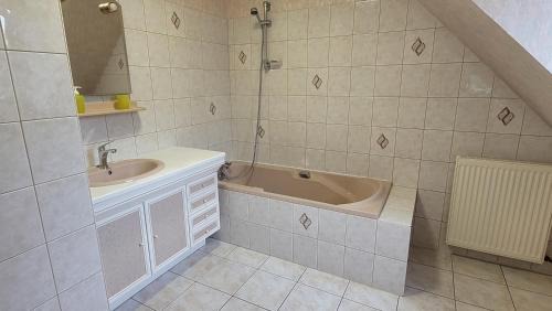 Saint-Etienne-en-Cogles House | Le logis Dan'Laur